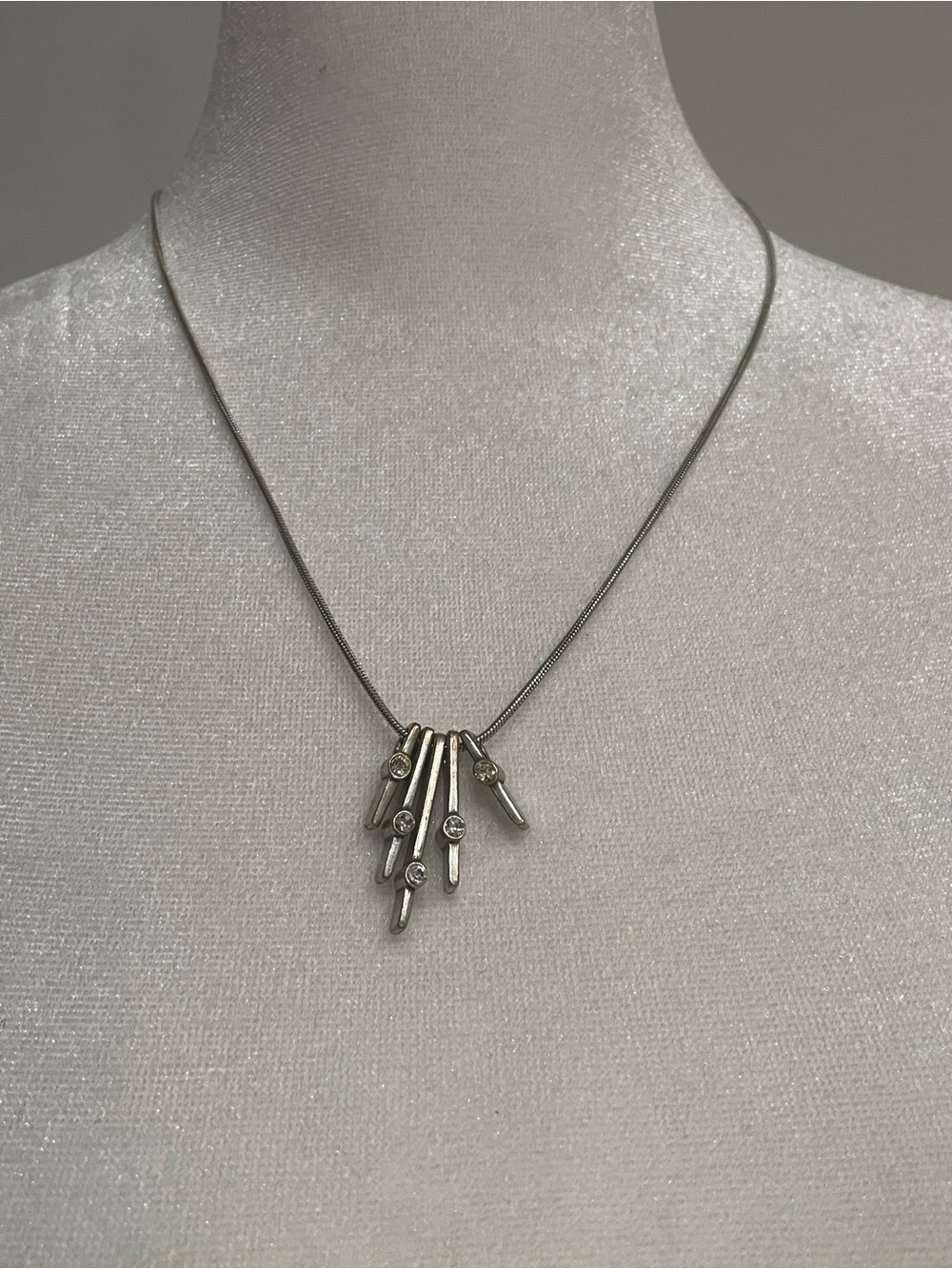 silver-tone snake chain necklace features an asymmetrical, tiered fringe pendan